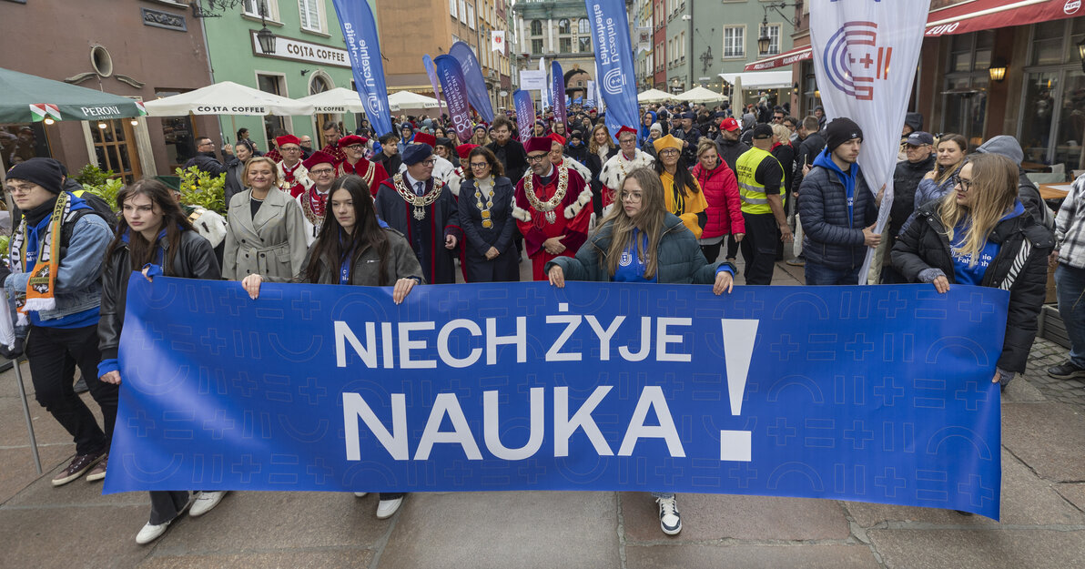 Niech zyje nauka! Parada gdanskich uczelni otwierajaca kolejny rok akademicki, fot  G Mehring, www g