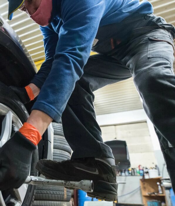 Jak zabezpieczyć auto po gwarancji? Przeglądy serwisowe i ochrona pogwarancyjna