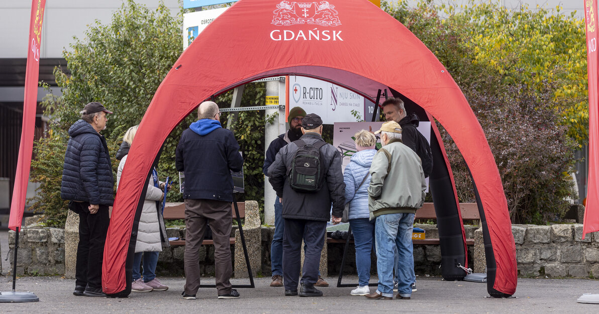 Punkt informacyjny na gdańskiej Zaspie, fot. Piotr Wittman/ gdansk.pl 