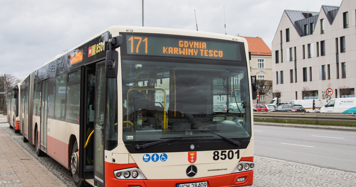 autobus linii 171, fot. Dominik Paszliński/ gdansk.pl 