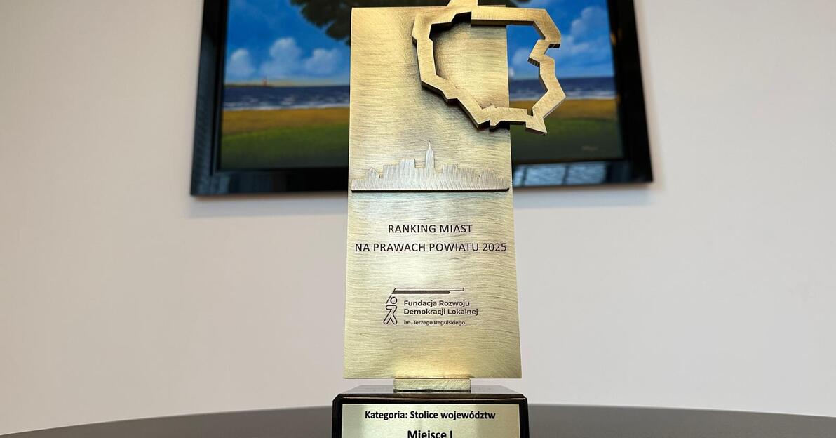 Statuetka Rankingu Miast na Prawach Powiatu, mat  pras 