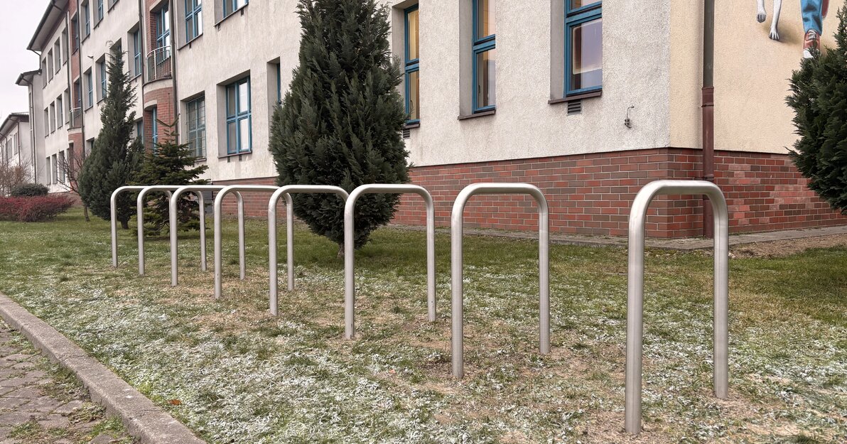 Stojaki przy SP 85 w Gdańsku, materiał prasowy.