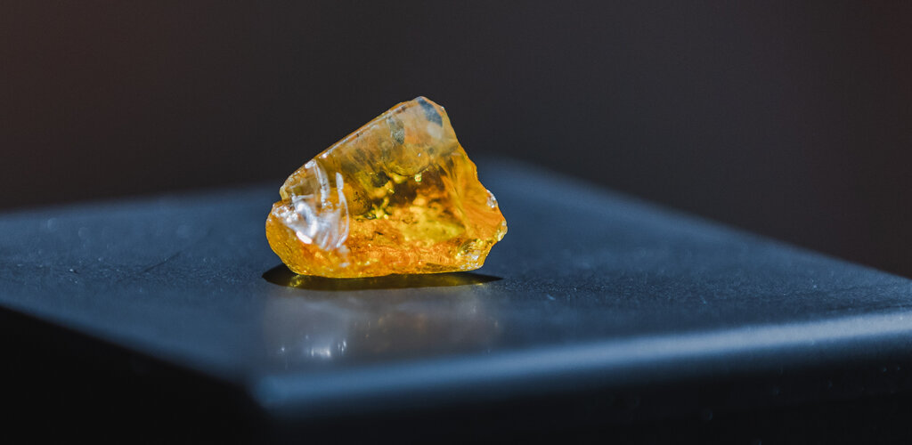 Bliźniacza część bryłki bursztynu, która poleci w kosmos, Bryłka bursztynu została podzielona na dwie części. Jedna z nich została w Muzeum Bursztynu w Gdańsku. 