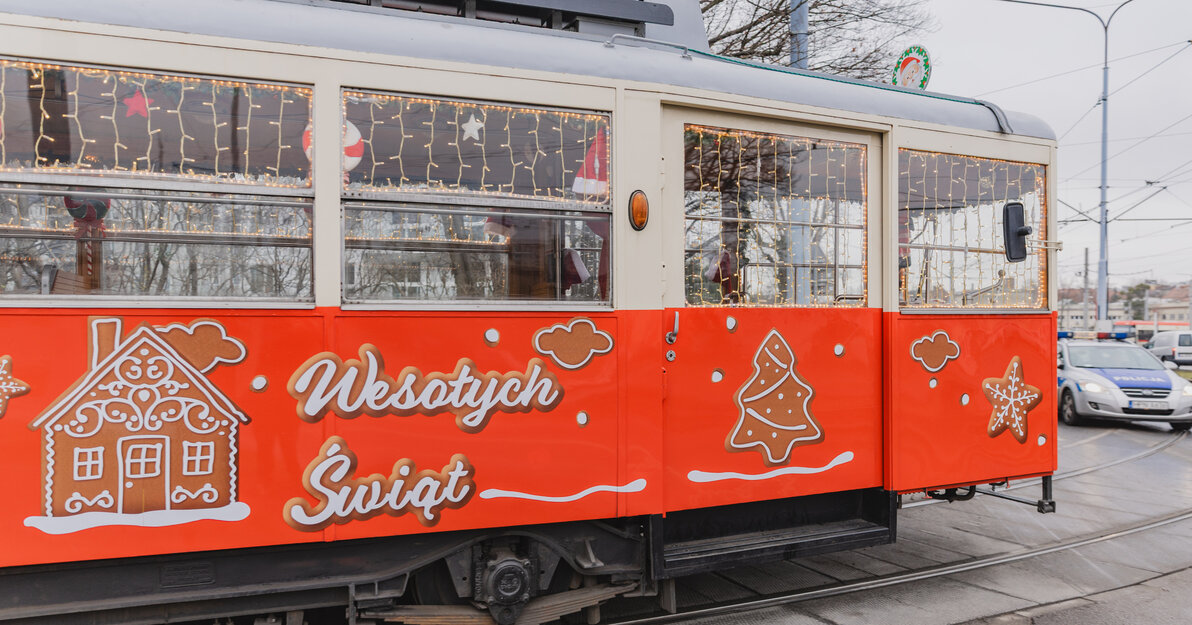 Świąteczny tramwaj, fot. Dominik Paszliński/ gdansk.pl 