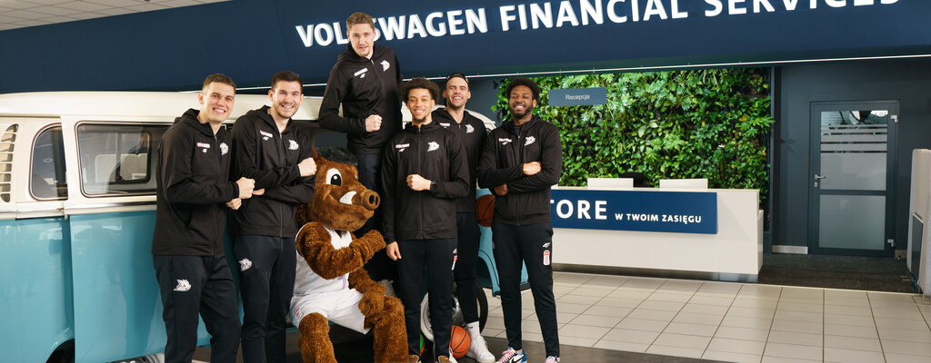 Gokart, łazik, nowa flota i sportowe emocje – Volkswagen Financial Services i Dziki Warszawa wracają do gry w wielkim stylu