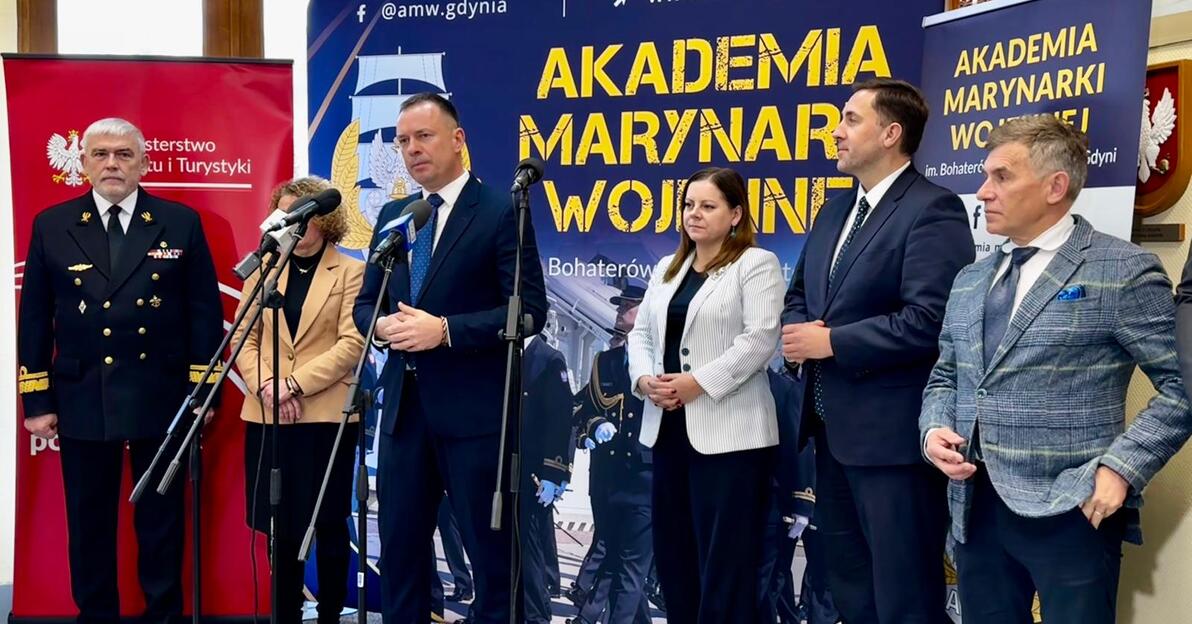 Piotr Borys, wiceminister Sportu podczas konferencji prasowej, mat. Biuro prasowe UMG 