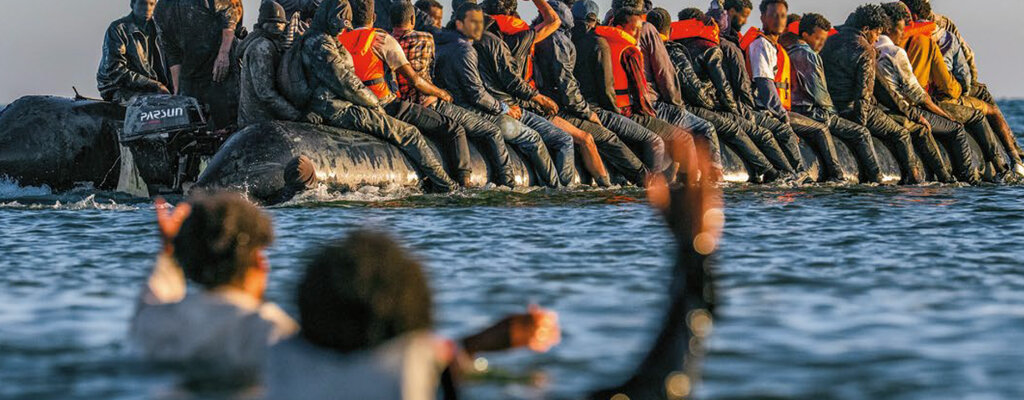 „Do Rzeczy” nr 7: Wielka podmiana ludności w Europie. Lewica zdradza, jak chce z migrantów zrobić swoich wyborców