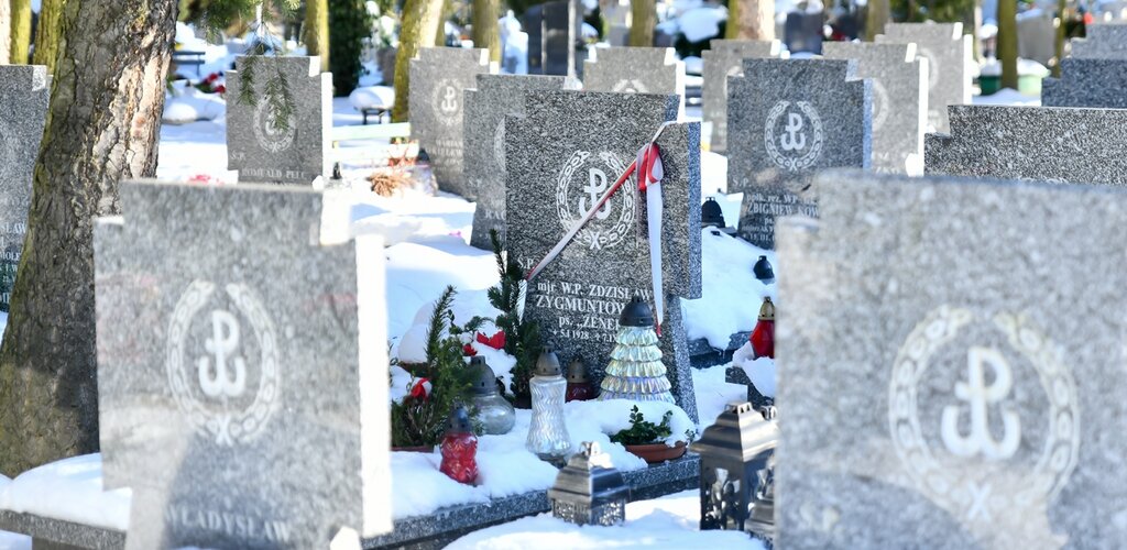 Cmentarz Łostowicki w Gdańsku. Nagrobki AKowców. 