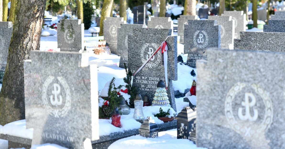 Cmentarz Łostowicki w Gdańsku. Nagrobki AKowców. 