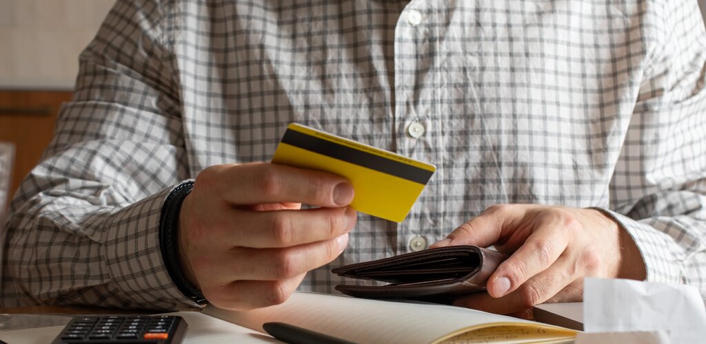 Millenialsi napędzają popyt, a Zetki nie wierzą w technologię elektryczną. Jak wygląda zakup samochodu w 2026?