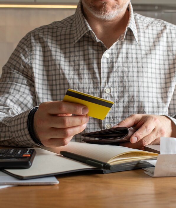 Millenialsi napędzają popyt, a Zetki nie wierzą w technologię elektryczną. Jak wygląda zakup samochodu w 2026?