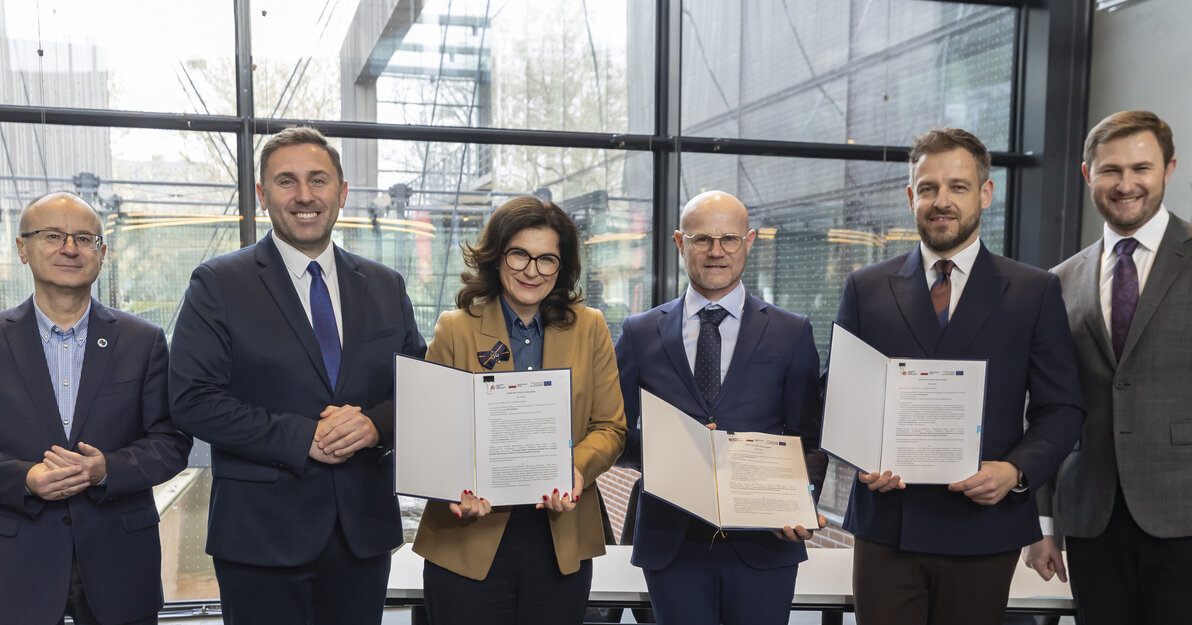 Podpisanie umowy na projekt i budowę zajezdni tramwajowej