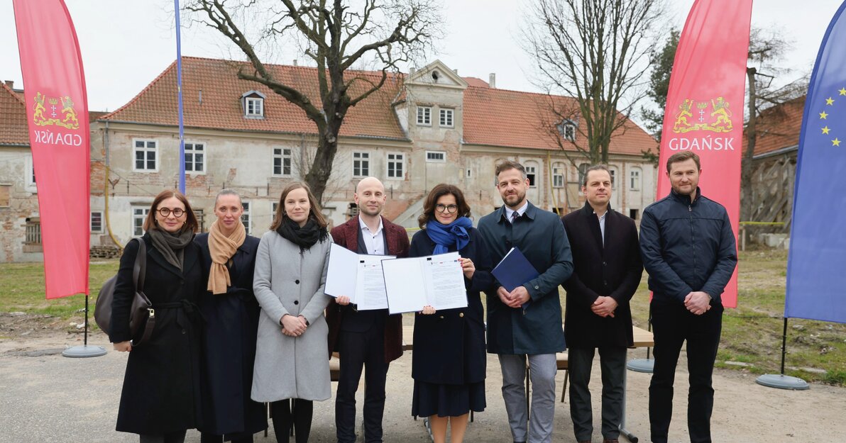 Podpisanie umowy na adaptację Zespołu Sierocińca do funkcji Domu Literatury. Fot. D. Paszliński 