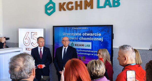 Pierwszy KGHM LAB już otwarty! Polska Miedź sfinansowała nowoczesną pracownię chemiczno-fizyczną w II LO w Legnicy