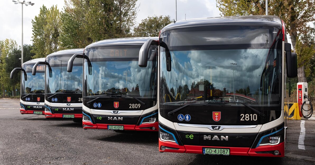 Autobusy elektryczne już podróżujące po Gdańsku, fot. Rafał Kucharek/gdansk.pl 