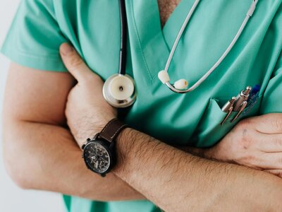 pexels-karola-g-4021779