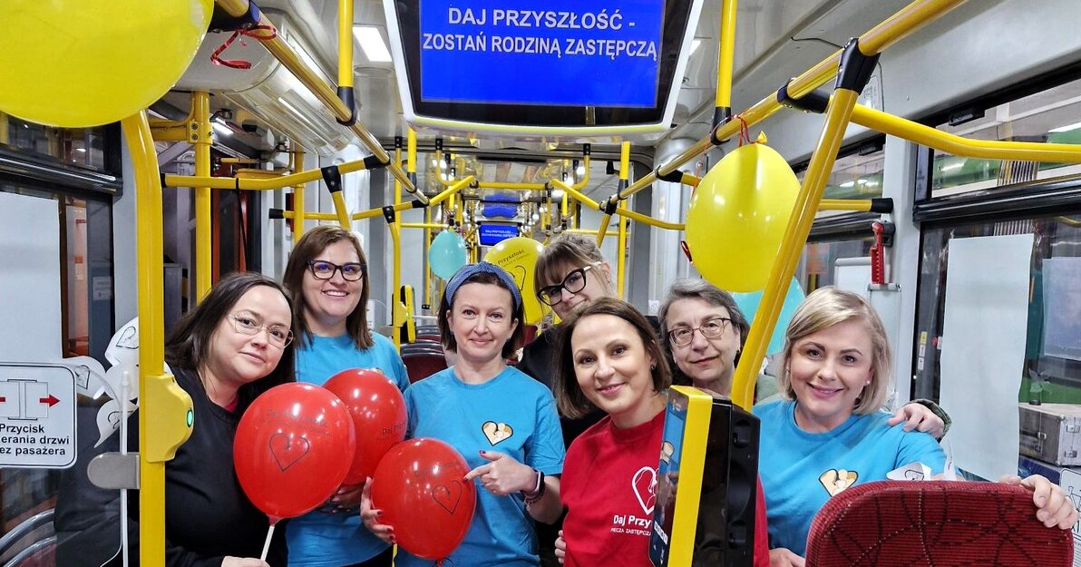 Na zdjęciu specjalistki gdańskiego MOPR podczas akcji Daj przyszłość - zostań rodziną zastępczą w tr