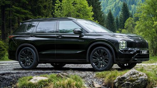Mitsubishi Outlander PHEV BLACK Edition już w polskich salonach 