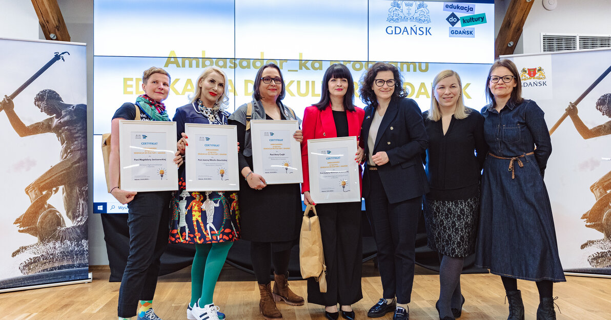 Tytuł Ambasadorki w 2023 roku otrzymały:

Magdalena Janiszewska z XIX Liceum Ogólnokształcącego w Gdańsku,
Anna Czajka i Joanna Nikulin-Stawińska z Zespołu Szkół Gastronomiczno-Hotelarskich w Gdańsku,
Justyna Wołoszyk-Brzezińska ze Szkoły Podstawowej nr 86 im. prof. Jerzego Sampa w Gdańsku i XIV Liceum Ogólnokształcącego w Gdańsku,
Joanna Dunajska ze Szkoły Podstawowej nr 16 w Gdańsku.