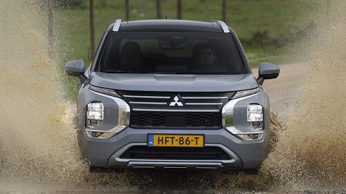 Mitsubishi Outlander PHEV od 869 zł netto za miesiąc, ASX i Grandis do 11 000 zł taniej 