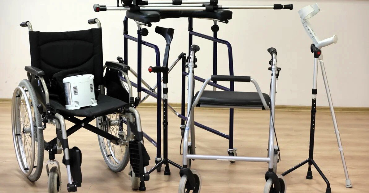 Kula, wózek inwalidzki, balkonik, koncentrator tlenu - sprzęt do rehabilitacji, fot  Grzegorz Mehrin