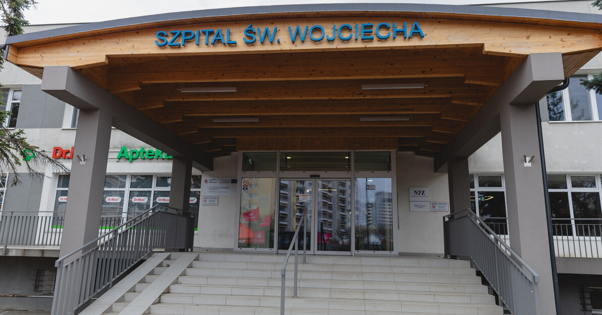 Szpital Św. Wojciecha, pod którym odbyło się zgromadzenie, fot. Dominik Paszliński/ gdansk.pl 