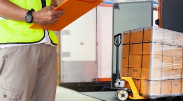 Jedynie 4 na 10 firm z branży TSL testuje wydajność systemów_źródło Canva
