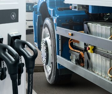 Diesel nadal napędza europejski transport_źródło Canva 