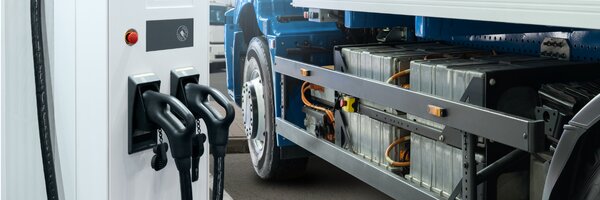 Diesel nadal napędza europejski transport_źródło Canva 
