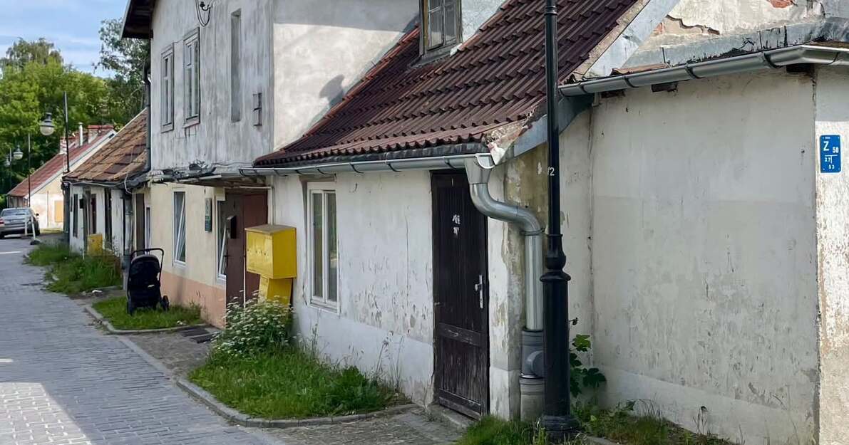 Jedna z chat rybackich przy ulicy Bałtyckiej