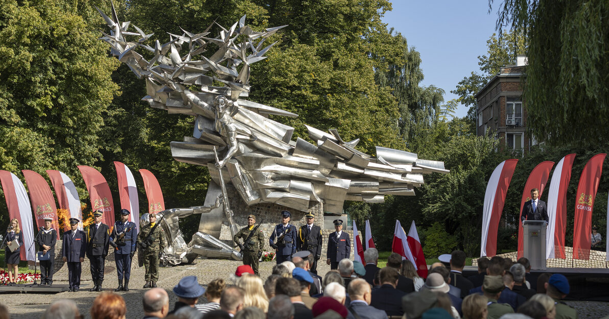 Uroczystość na placu Obrońców Poczty Polskiej, fot  Grzegorz Mehring (9)