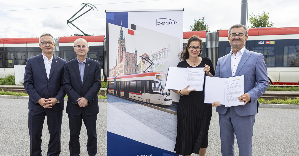 umowa na najdłuższe w Polsce tramwaje podpisana, fot. Piotr Wittman/ gdansk.pl 