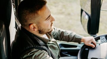 Mniej narzędzi, więcej kontroli – jak wygląda nowoczesne zarządzanie transportem_źródło Canva