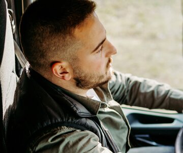 Mniej narzędzi, więcej kontroli – jak wygląda nowoczesne zarządzanie transportem_źródło Canva