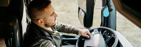Mniej narzędzi, więcej kontroli – jak wygląda nowoczesne zarządzanie transportem_źródło Canva
