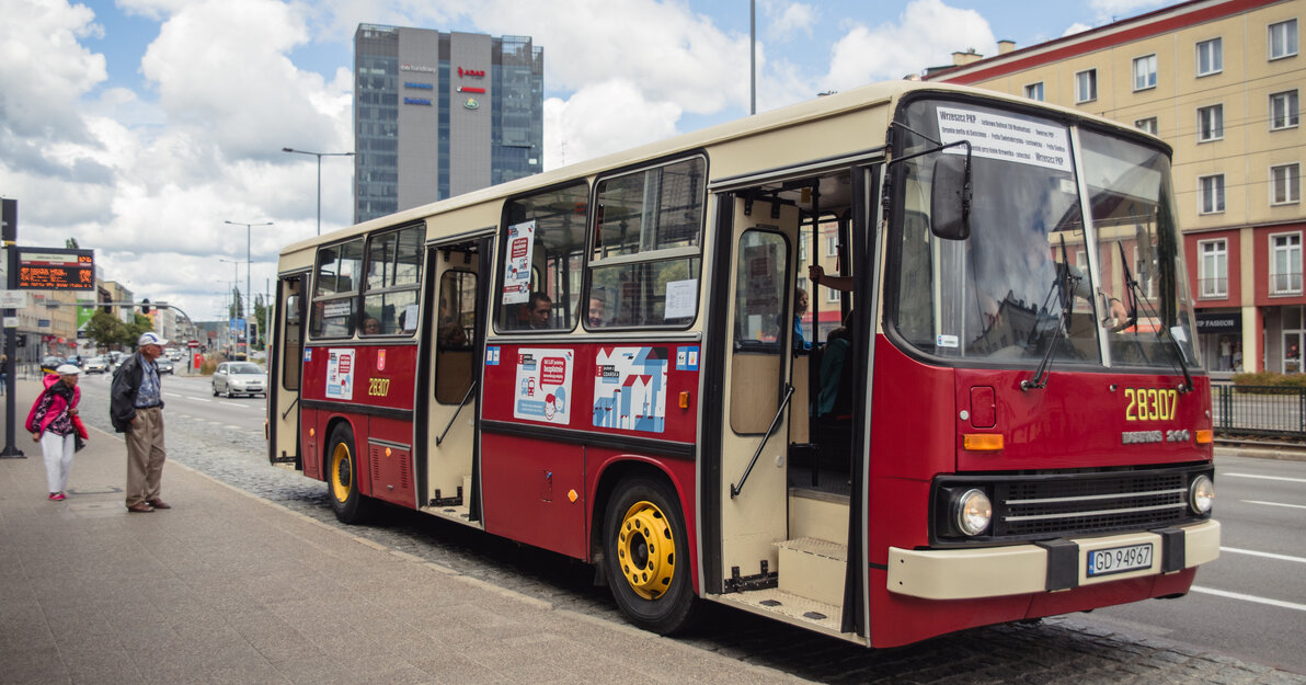 gcm-download-2500-ikarus tram-033 ec9048aa