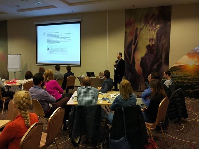 Nasz CEO Robert Stalmach podczas warsztatów “Jak w praktyce wykorzystać monitoring mediów do zarządzania marką” na VI Kongres Innowacyjnego Marketingu w Samorządach <3