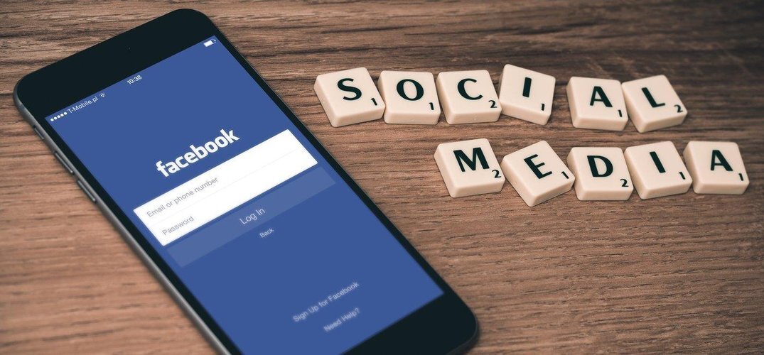 Pytanie do Was! 💪
Czy jest możliwe, aby Facebook utrzymał swoją pozycję na polu komunikacji nowych mediów? 😏
Zobaczcie co o tym myśli Robert Stalmach. 💣