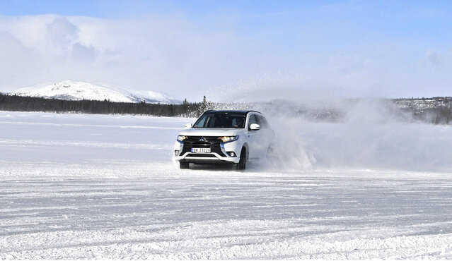 Outlander PHEV - Norway 10,000th.jpg