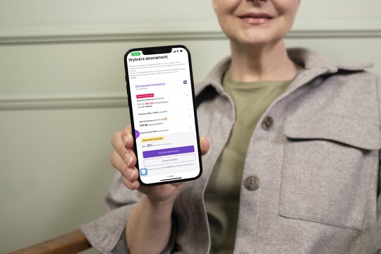 Teraz w Play nawet 300 GB internetu w smartfonie od 30 zł miesięcznie 