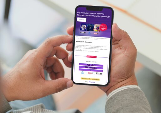 Łącz usługi i płać mniej  nowe promocje internetu i telewizji Play i UPC ze sportowymi emocjami w tl 