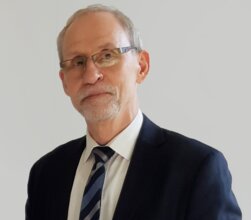 Przed branżą przetwórstwa tworzyw sztucznych stabilizacja, wyzwaniem konkurencyjność. Wywiad z Robertem Szymanem