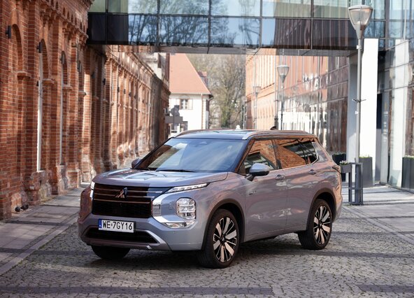 Mitsubishi Outlander PHEV 2025 (14)