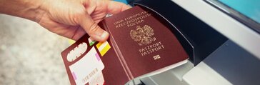 2023 10 11 Skad przylatuja i dokad leca Polacy na czas wyborow 2023 eSky pl (iStock com)