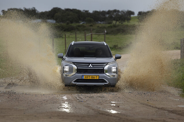 MITSUBISHI OUTLANDER PHEV