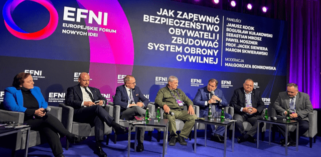 Prezes Poczty Polskiej Sebastian Mikosz podczas panelu na EFNI 2025 